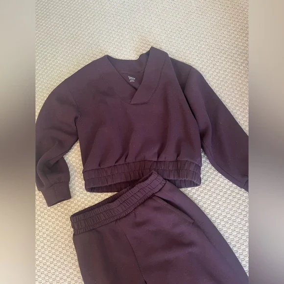 Old Navy Bounce Fleece V Neck Sweatshirt S and Sweatpants M Set in Boxwood - Picture 6 of 6